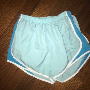 nike shorts size medium